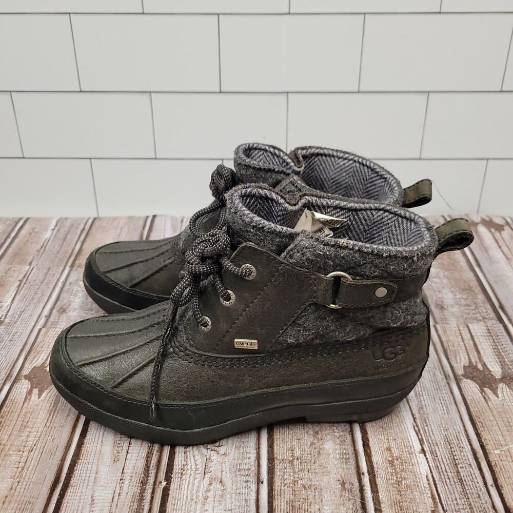 UGG Waterproof Duck Boots Women's Size 8 Black Wool event Winter Snow